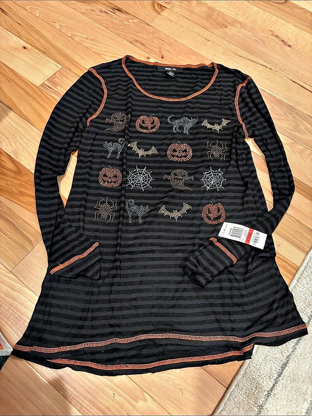 Style & Company Long Sleeve Graphic Top in Black & Orange Size XS NWT